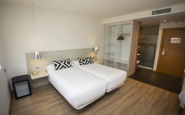 Hotel-Cadosa-Soria-2-camas.JPG